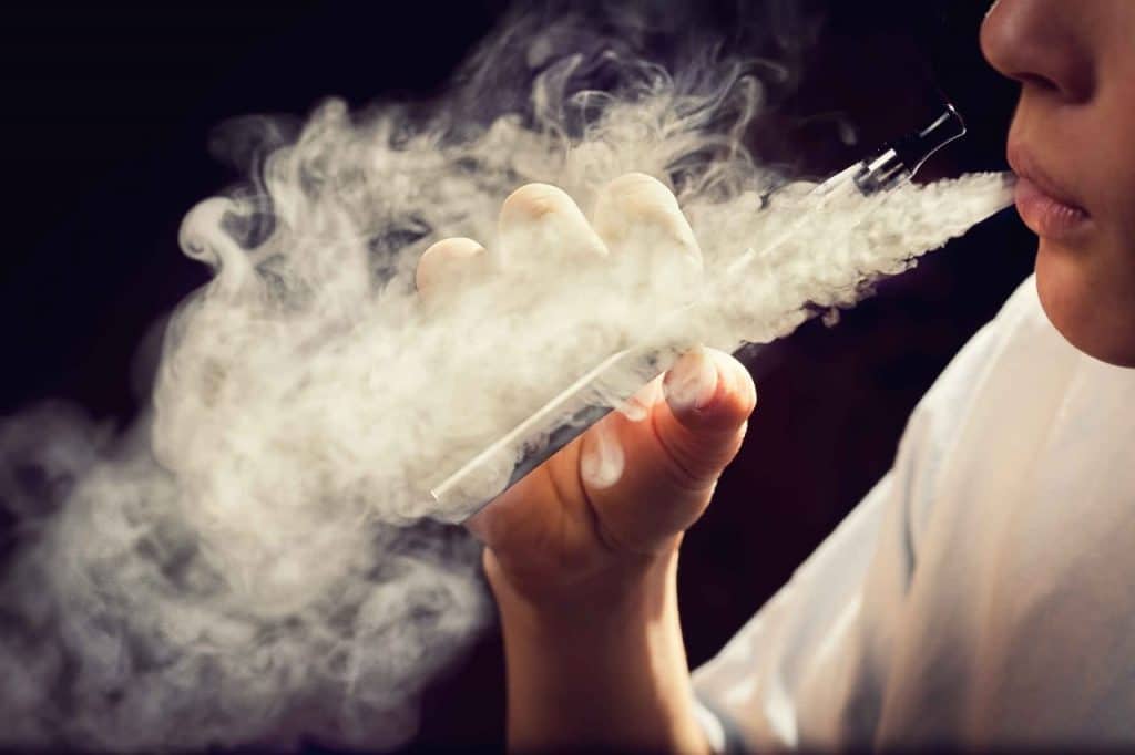 電子煙煙油的「擊喉感」是什麼？